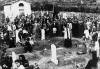 Celebrazione dei caduti di Schignano: don Fazzini benedice le tombe